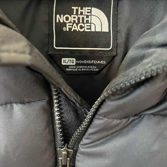 Black Womens North Face vintage puffer vest - Picture 4 of 5
